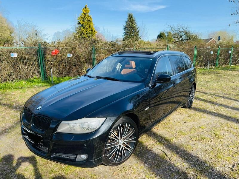 Gebraucht BMW 330 245 PS (180 kW) 2012 Schwarz Kombi