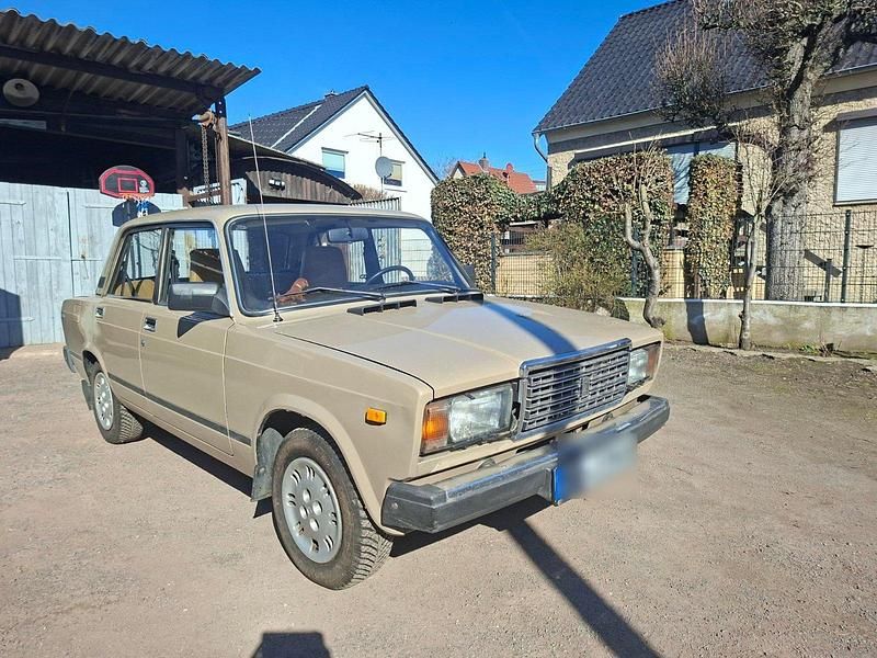 Second-hand Lada 2107 75 CP (55 kW) 1988 Bej Berlinǎ