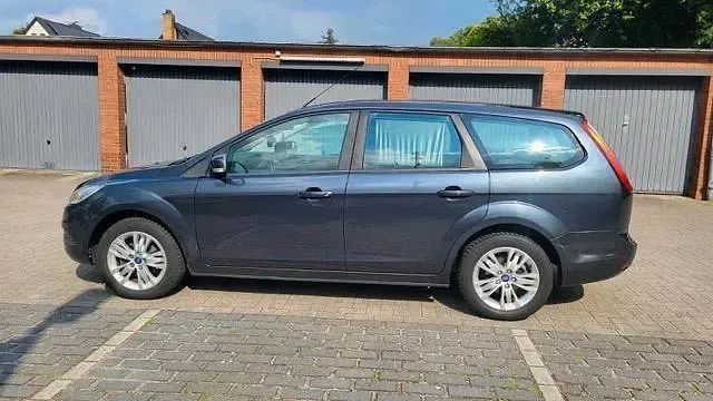 Gebraucht Ford Focus 100 PS (73 kW) 2008 Grau Kombi