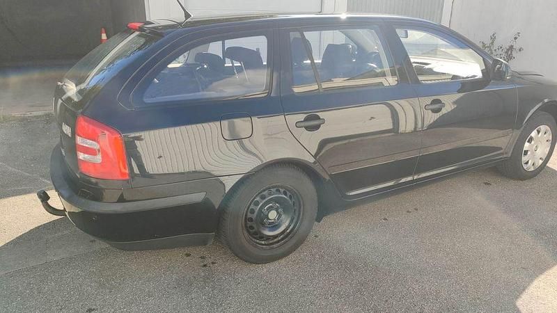 Gebraucht Skoda Octavia Classic 102 PS (75 kW) 2011 Schwarz Kombi