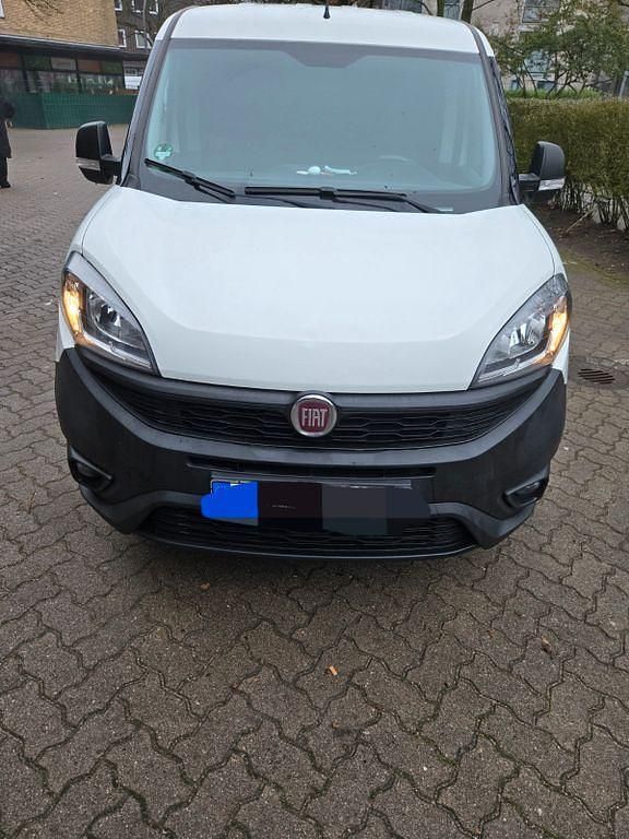Weiß Gebraucht 2018 Fiat Doblò Easy Van / Kleinbus | 5.990 € (Guter Preis) - Bild 1/4