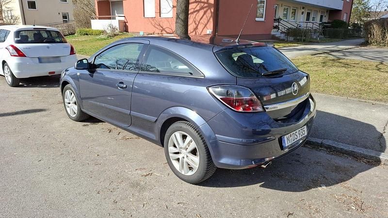 Gebraucht Opel Astra GTC 116 PS (85 kW) 2010 Blau Limousine