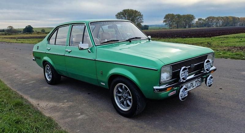 Gebraucht Ford Escort 54 PS (39 kW) 1977 Grün Limousine