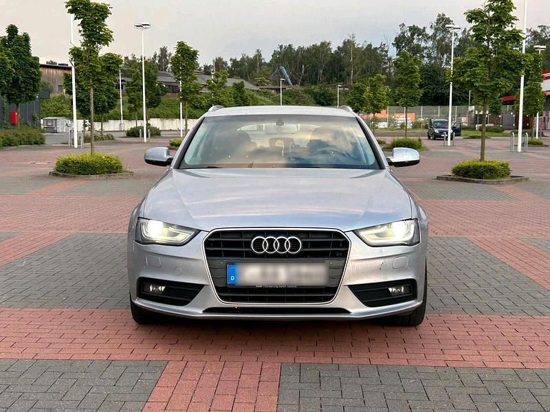 Silber Gebraucht 2015 Audi A4 Kombi | 9.000 € (Guter Preis) - Bild 1/4