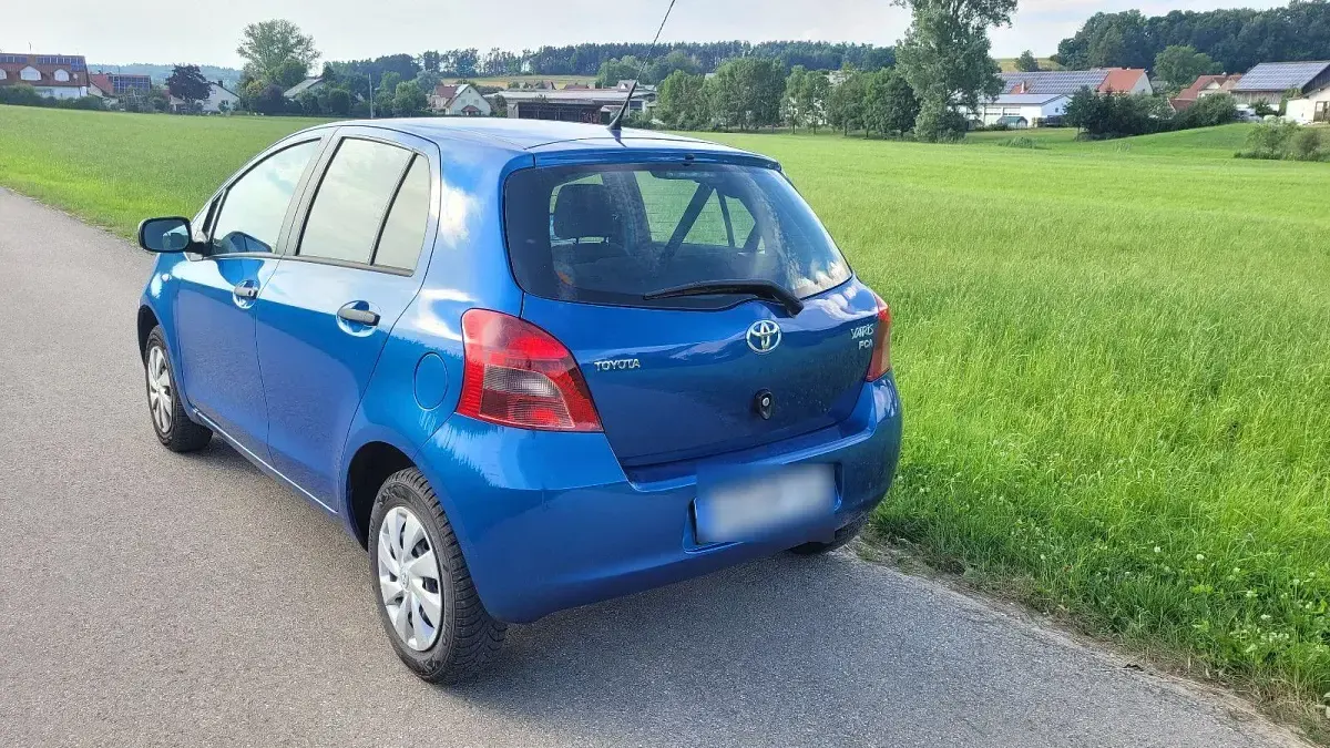 Gebraucht Toyota Yaris 69 PS (50 kW) 2008 Blau Kleinwagen