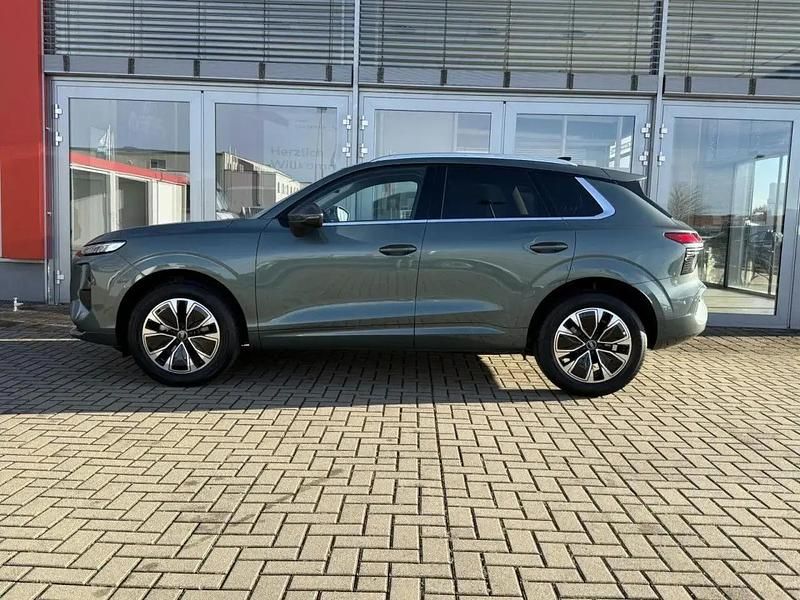 Neu Audi Q3 Sport 150 PS (110 kW) 2026 Grün SUV