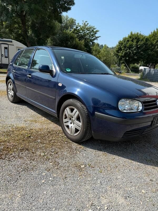 Blau Gebraucht 2001 VW Golf IV Kleinwagen | 950 € (Fairer Preis) - Bild 1/4