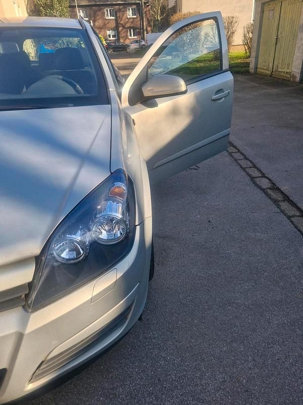 Gebraucht Opel Astra 90 PS (66 kW) 2005 Silber Kombi