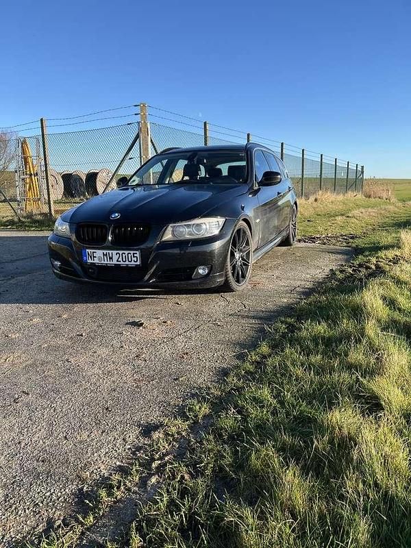 Gebraucht BMW 325 204 PS (150 kW) 2010 Schwarz Kombi