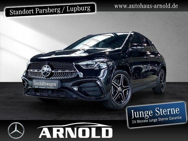 Schwarz (kosmosschwarz) Gebraucht 2025 Mercedes GLA200 AMG SUV | 40.780 € (Fairer Preis) - Bild 1/4
