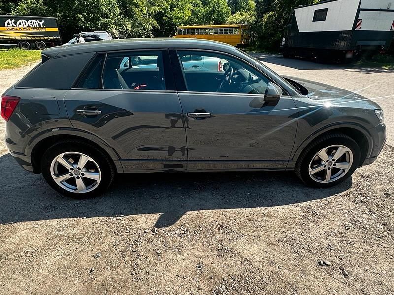 Gebraucht Audi Q2 Sport 116 PS (85 kW) 2019 Grau SUV