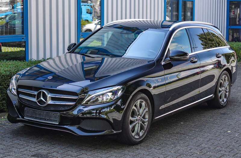 Obsidianschwarz metalliclack Gebraucht 2018 Mercedes C180 Kombi | 17.790 € (Superpreis) - Bild 1/4