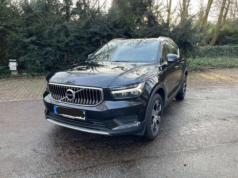 Schwarz Gebraucht 2019 Volvo XC40 Inscription SUV | 23.500 € (Guter Preis) - Bild 1/4