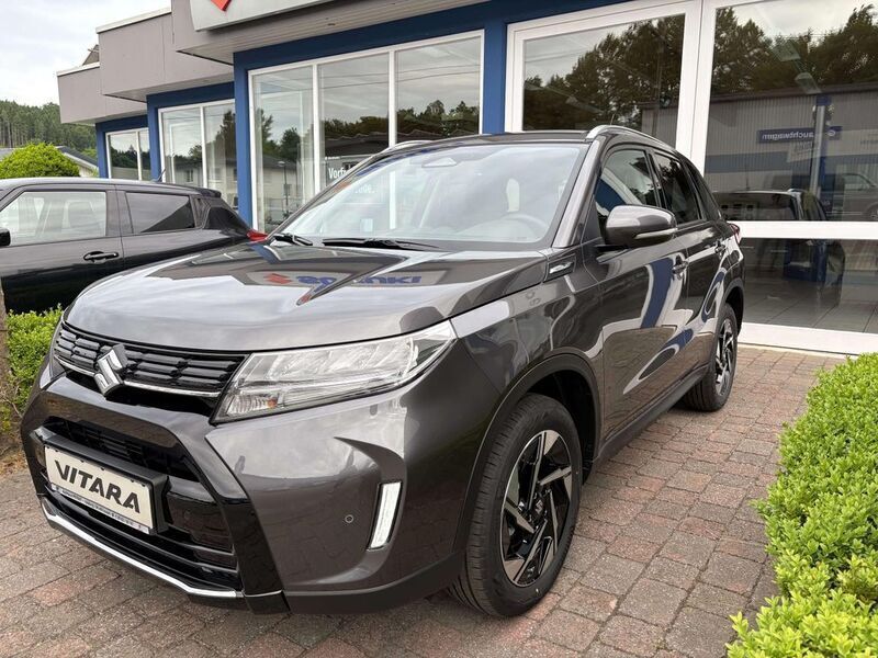 Titan dark gray Neu 2025 Suzuki Vitara Comfort+ SUV | 28.790 € (Etwas zu teuer) - Bild 1/4