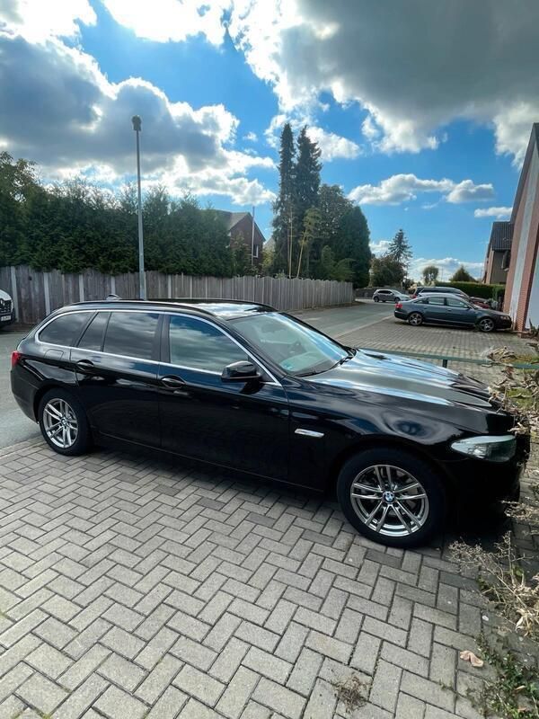 Schwarz Gebraucht 2011 BMW 520 Kombi | 7.000 € (Superpreis) - Bild 1/4