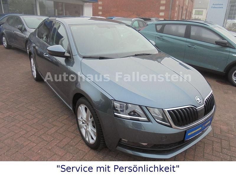 Grau Gebraucht 2019 Skoda Octavia Ambition Limousine | 14.395 € (Guter Preis) - Bild 1/4