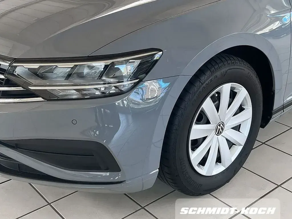 Gebraucht VW Passat Conceptline 150 PS (110 kW) 2023 Mondsteingrau (grau) Kombi