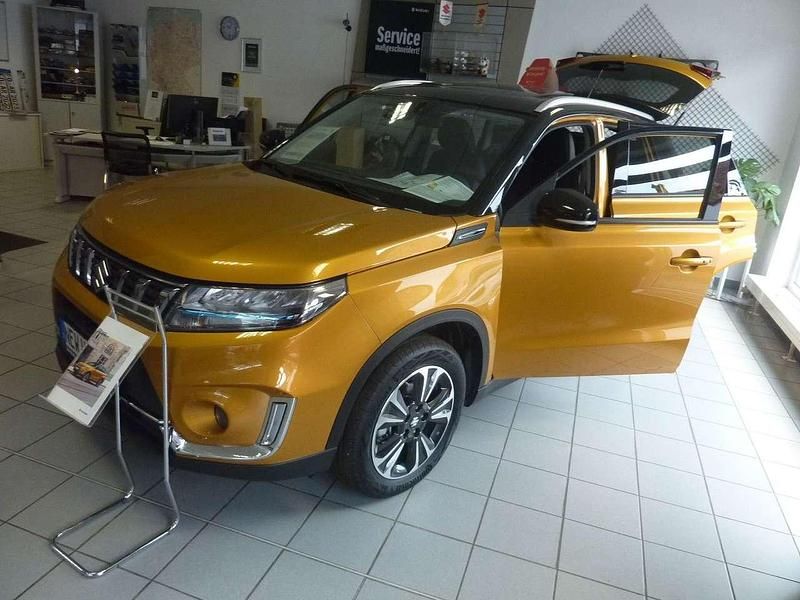 Gelb Gebraucht 2023 Suzuki Vitara Comfort+ SUV | 27.600 € (Teuer) - Bild 1/4