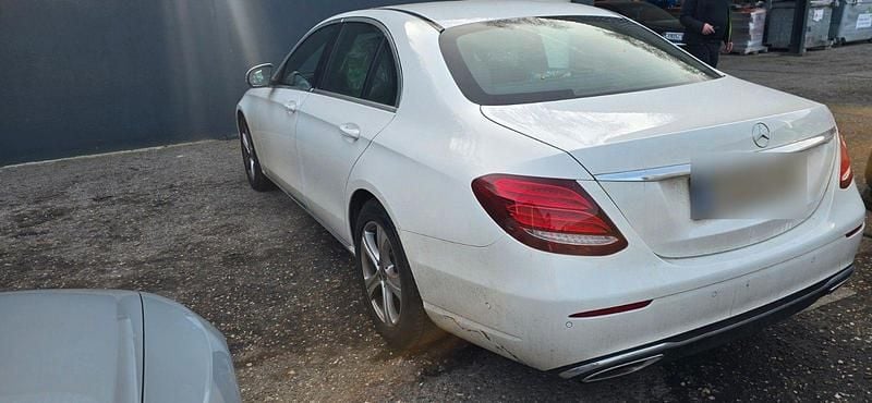 Gebraucht Mercedes E200 Avantgarde 184 PS (135 kW) 2017 Weiß Limousine