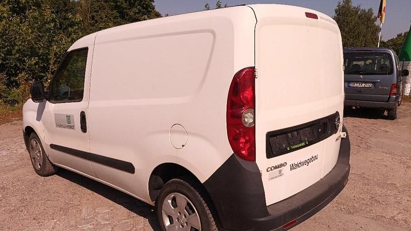 Gebraucht Opel Combo 90 PS (66 kW) 2013 Weiß Van / Kleinbus