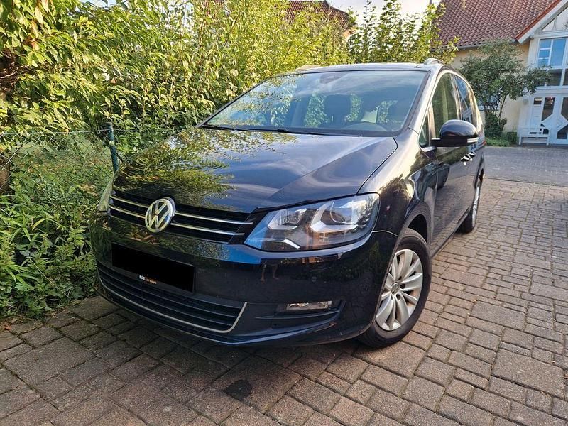 Schwarz Gebraucht 2017 VW Sharan Comfortline Van / Kleinbus | 18.500 € (Superpreis) - Bild 1/4