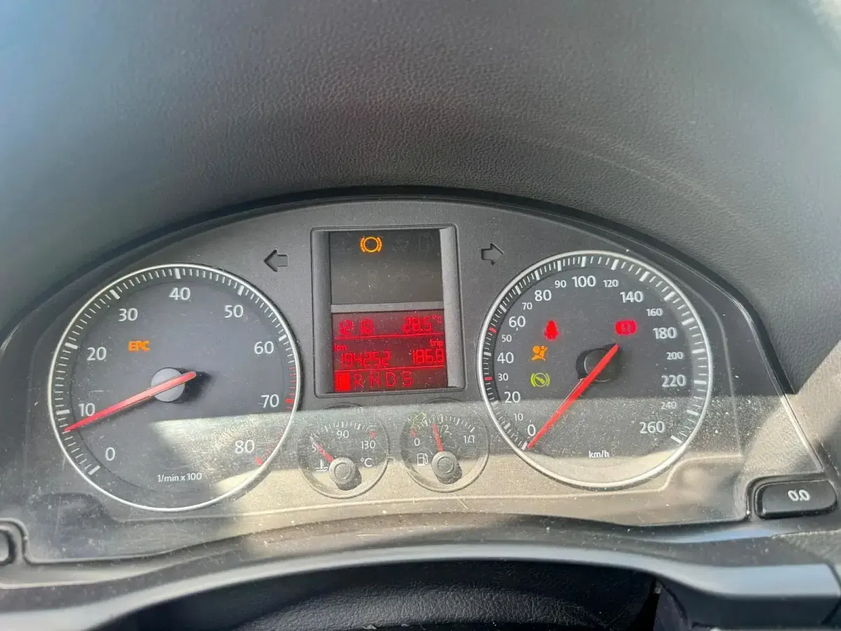 Używany VW Golf V 2005 Srebrny Hatchback