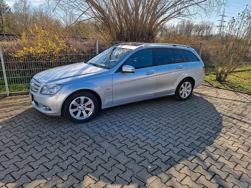 Grün Gebraucht 2008 Mercedes C220 Avantgarde Kombi | 3.999 € (Fairer Preis) - Bild 1/4