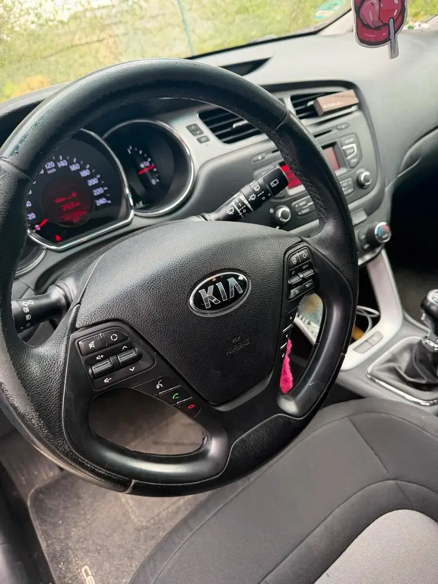 Gebraucht Kia Ceed 136 PS (100 kW) 2014 Grau Kleinwagen