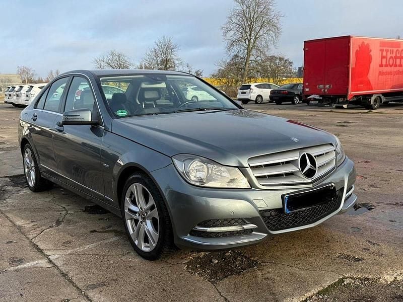 Gebraucht Mercedes C180 156 PS (114 kW) 2011 Silber Limousine