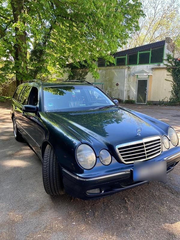 Usata Mercedes E220 143 CV (105 kW) 2000 Blu Station wagon