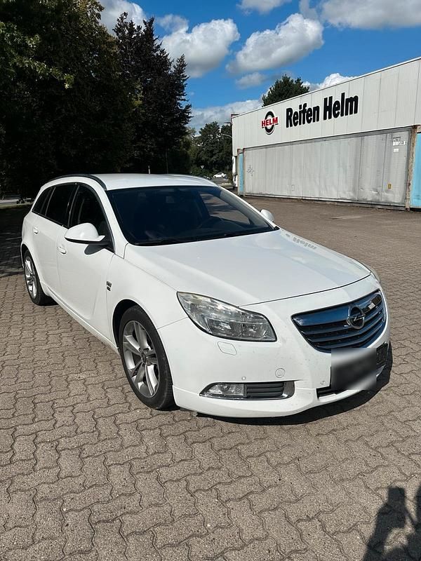 Weiß Gebraucht 2010 Opel Insignia OPC Kombi | 6.499 € (Teuer) - Bild 1/4
