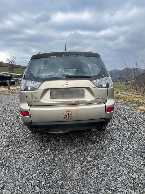 Gebraucht Mitsubishi Outlander 140 PS (102 kW) 2008 Gold SUV