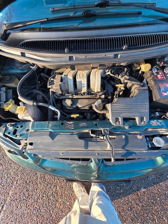 Gebraucht Chrysler Voyager 158 PS (116 kW) 1998 Grün Van / Kleinbus