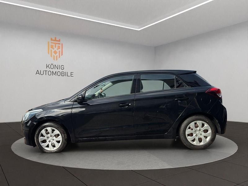 Gebraucht Hyundai i20 Trend 90 PS (66 kW) 2018 Schwarz Kleinwagen