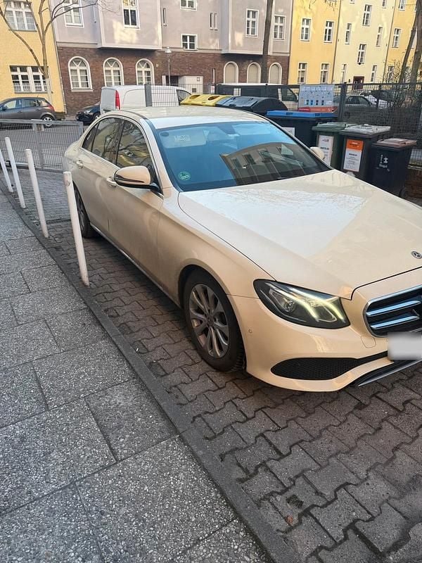 Gebraucht Mercedes E200 160 PS (117 kW) 2019 Limousine