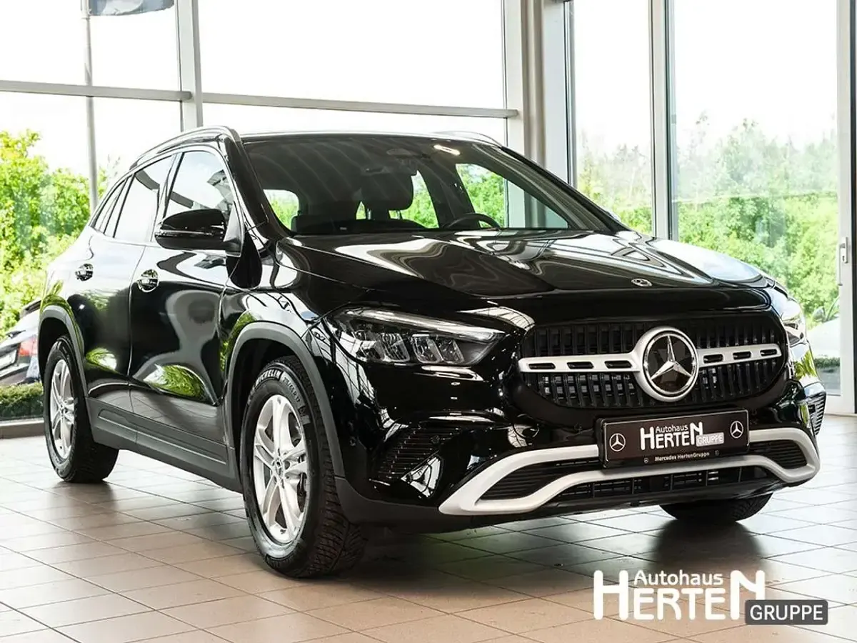 Gebraucht Mercedes GLA200 Advanced 163 PS (119 kW) 2024 Unilack nachtschwarz SUV