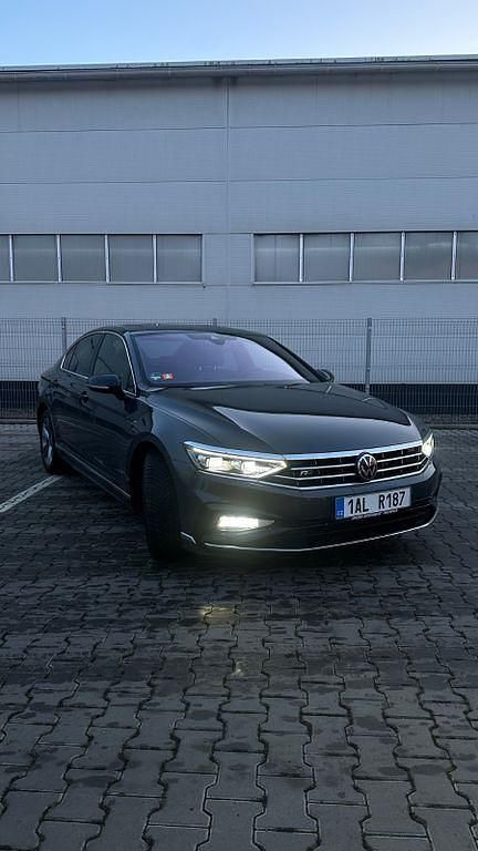 Schwarz Gebraucht 2021 VW Passat Elegance Limousine | 19.700 € - Bild 1/4