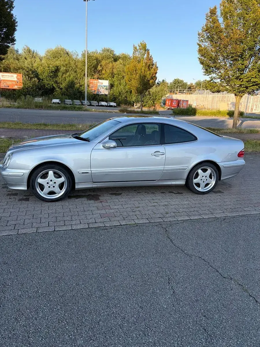 Gebraucht Mercedes CLK320 Elegance 218 PS (160 kW) 2001 Silber Coupé