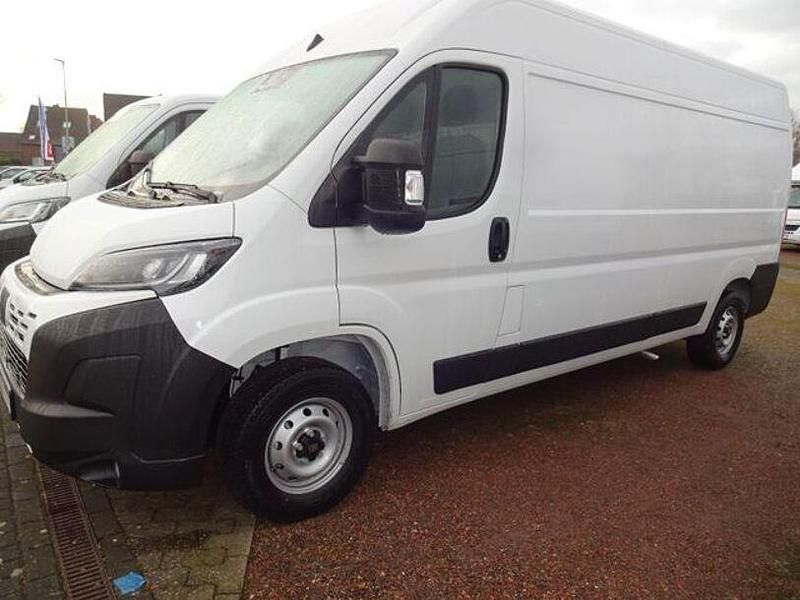 Weiss Gebraucht 2024 Fiat Ducato Van | 37.900 € (Teuer) - Bild 1/4
