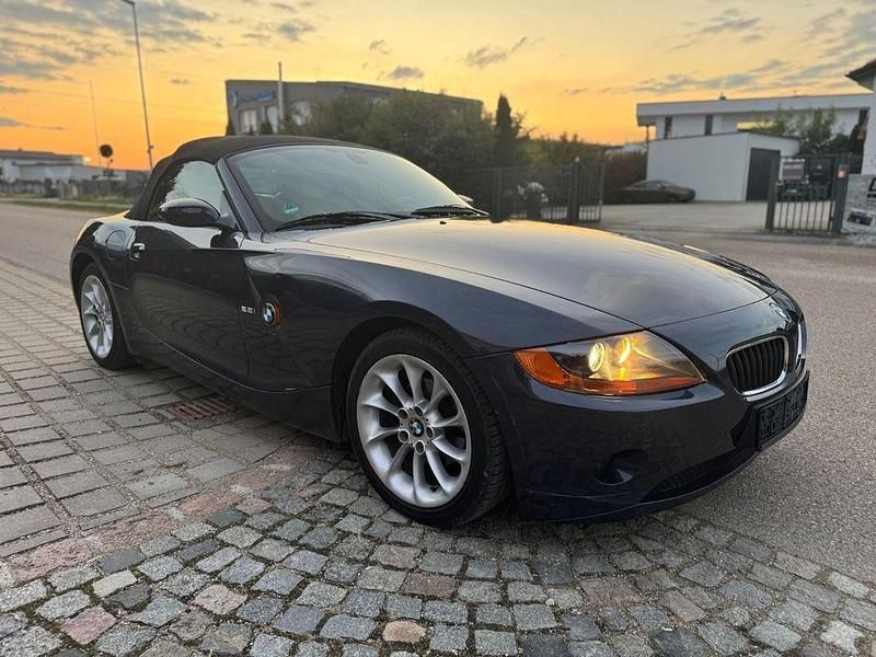 Blau Gebraucht 2005 BMW Z4 Sport Line Cabrio | 7.890 € (Superpreis) - Bild 1/4