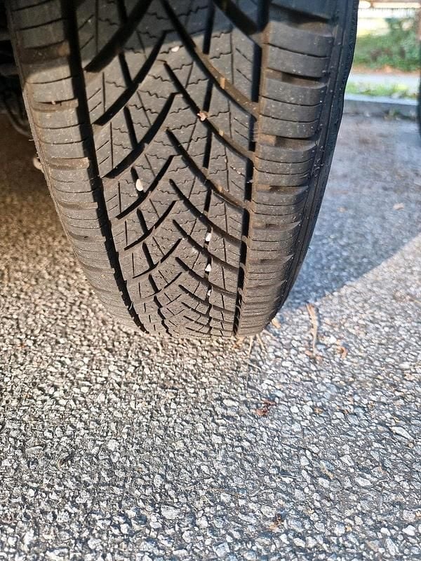 Rot Gebraucht 2002 Opel Corsa Kleinwagen | 1.080 € (Fairer Preis) - Bild 1/4