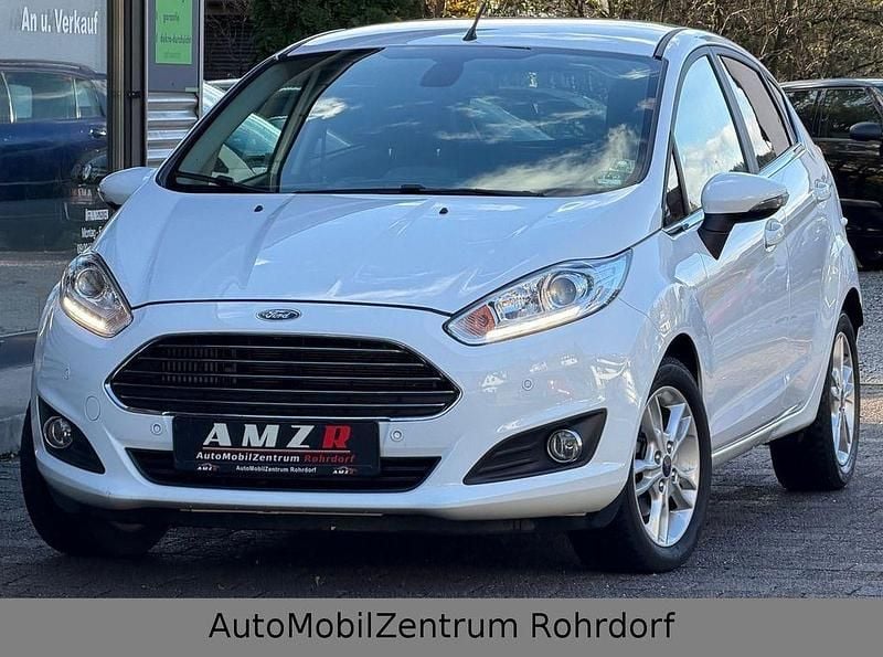 Weiß Gebraucht 2017 Ford Fiesta Titanium Kleinwagen | 9.490 € (Guter Preis) - Bild 1/4