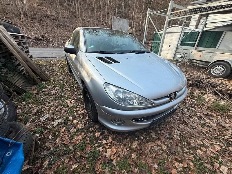 Gebraucht Peugeot 206 CC 116 PS (85 kW) 2006 Silber Cabrio