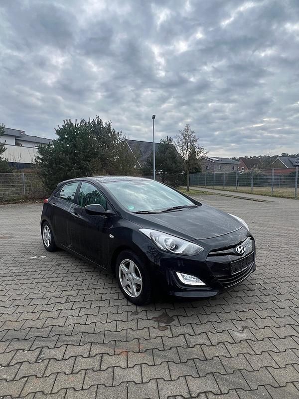 Gebraucht Hyundai i30 99 PS (72 kW) 2013 Schwarz Limousine