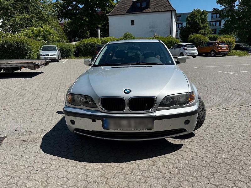 Grau Gebraucht 2004 BMW 318 Limousine | 2.400 € (Superpreis) - Bild 1/1