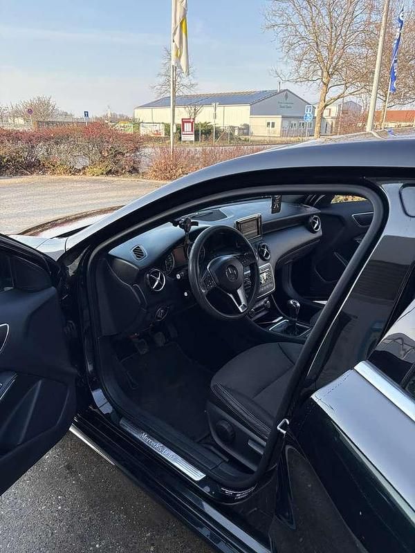 Gebraucht Mercedes A200 Style 136 PS (100 kW) 2013 Schwarz Limousine