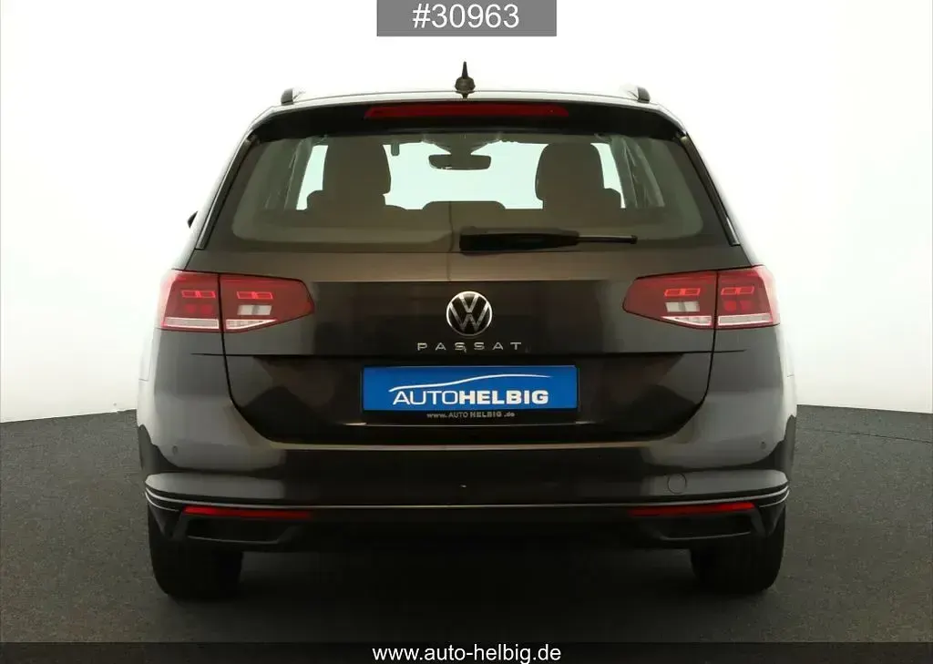 Gebraucht VW Passat 150 PS (110 kW) 2022 Grau Kombi