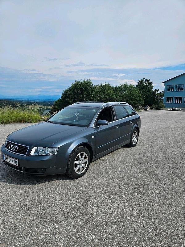 Grau Gebraucht 2004 Audi A4 Kombi | 650 € (Superpreis) - Bild 1/4