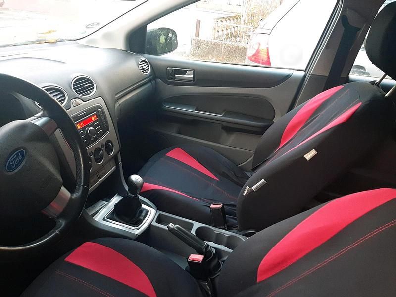 Gebraucht Ford Focus 101 PS (74 kW) 2010 Schwarz Limousine