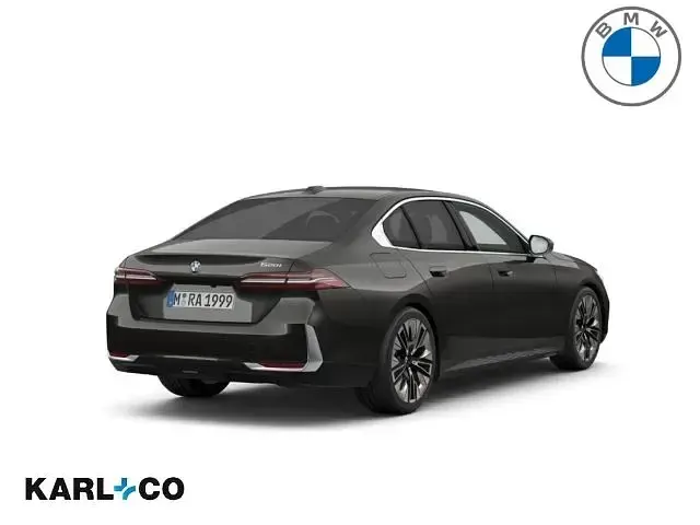 Gebraucht BMW 520 M Sport 208 PS (152 kW) 2025 Grau Limousine